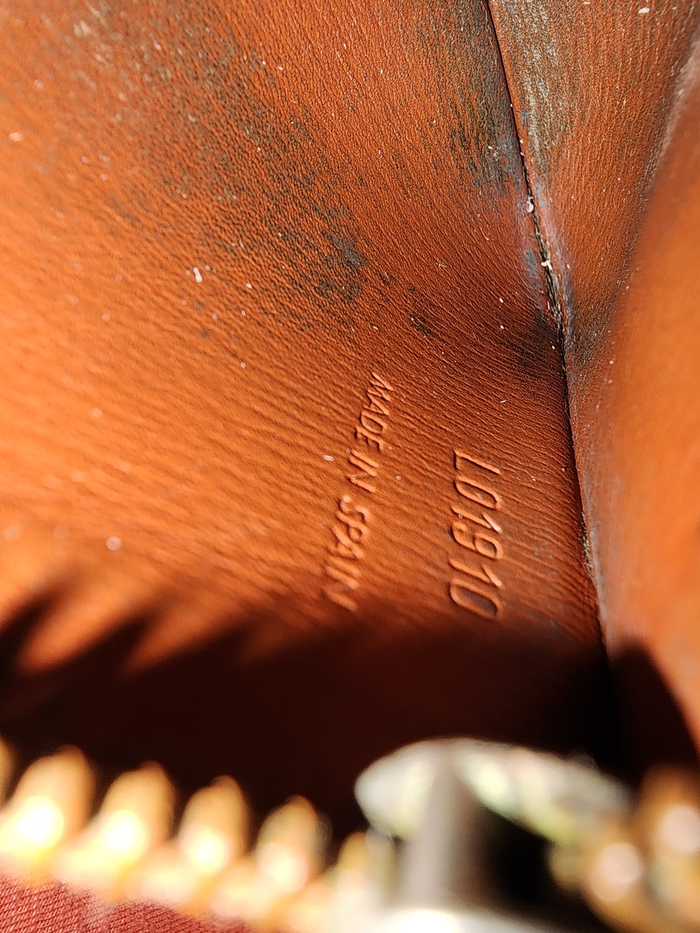 authentic Louis Vuitton Epi Leather Pochette Cles In Kenya Fawn - Picture 10 of 16